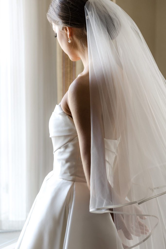 Bride in veil 