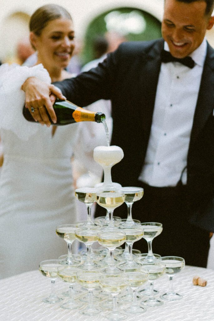 champagne tower pour 
